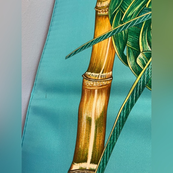 COPY - LIKE NEW HERMES NECK SQUARE SCARF BLUE BEIGE - Picture 5 of 5